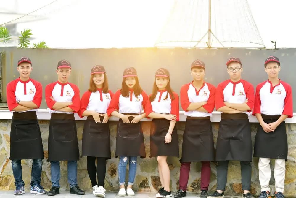 Đồng phục quán cafe: từ barista tới phục vụ bàn