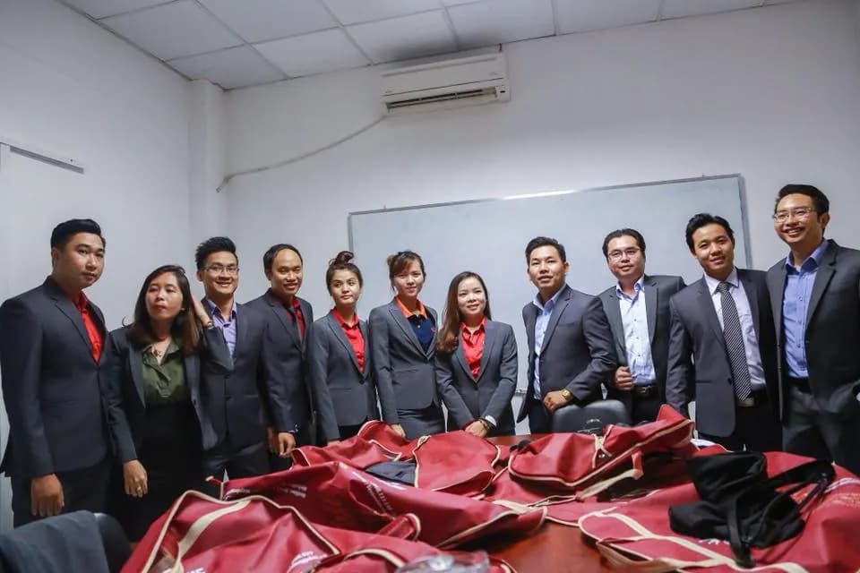 May đồng phục địa ốc: chuẩn bị cho mùa mở bán dự án