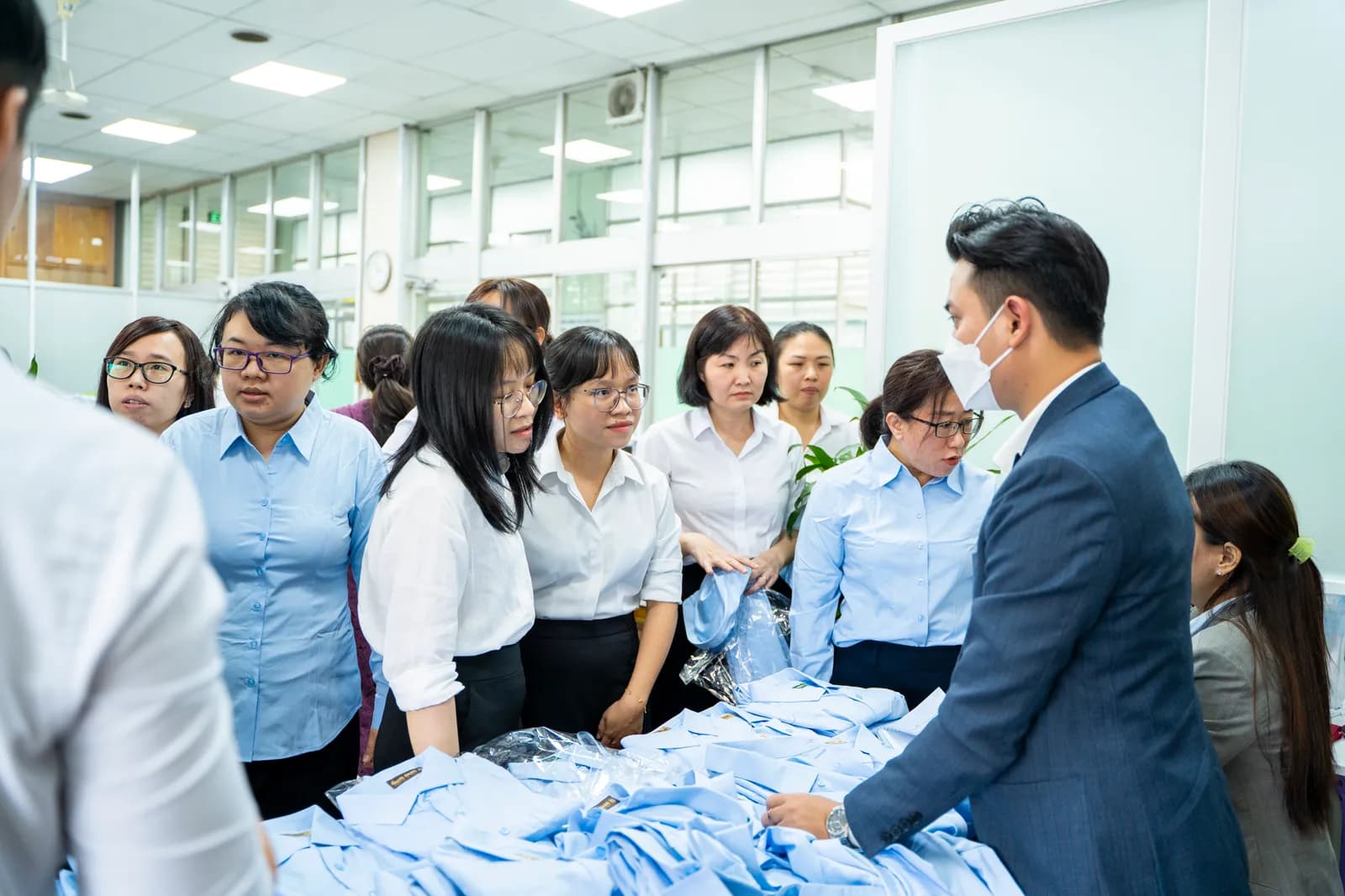 Mon Amie may đồng phục cho Bệnh viện Chợ Rẫy