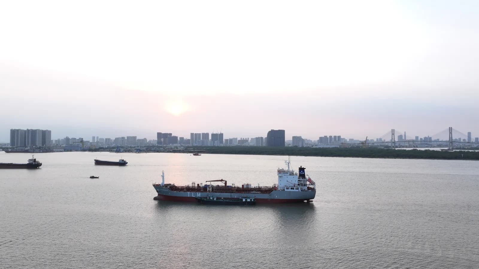 Mon Amie may đồng phục cho Hàng hải Thăng Long