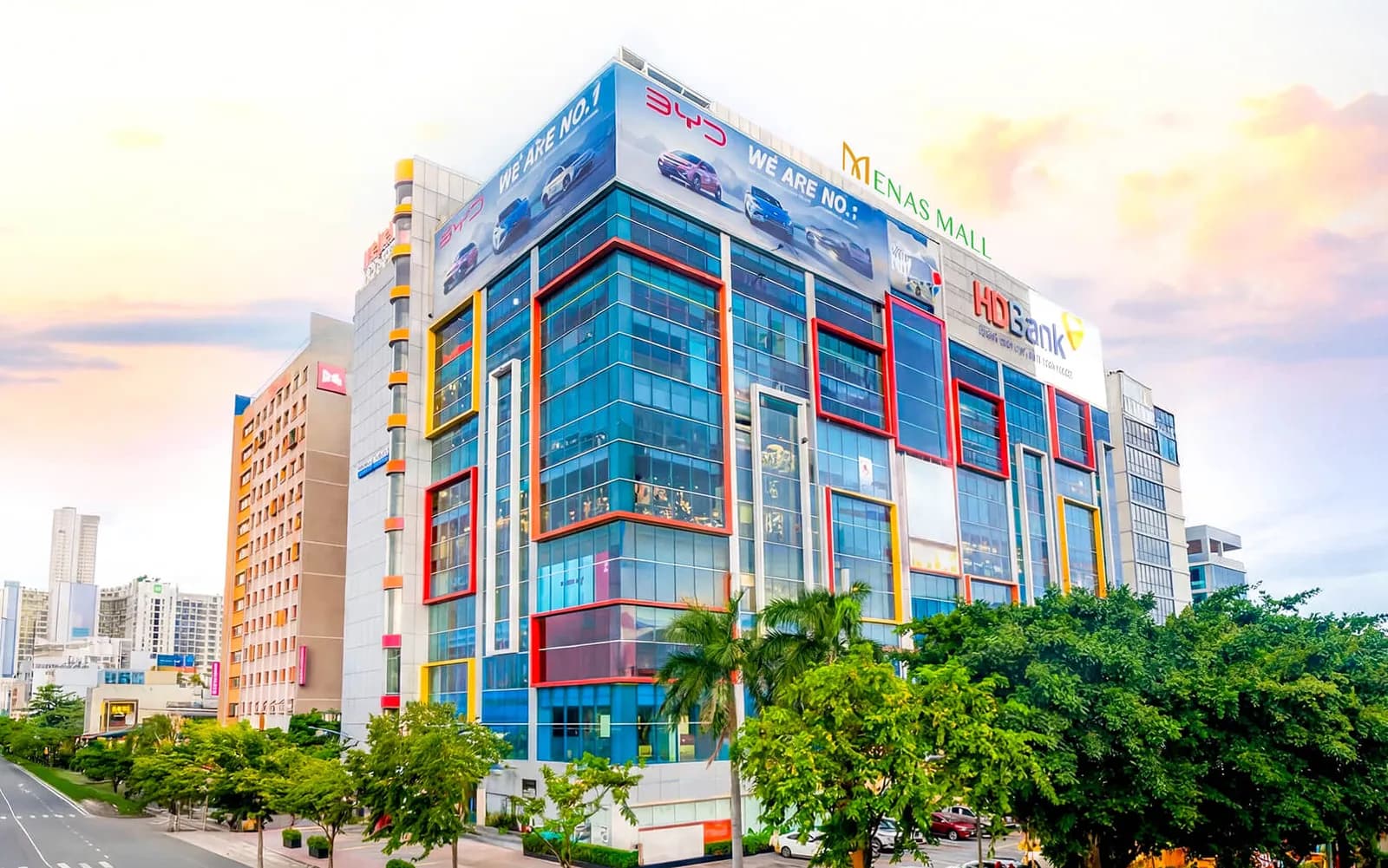Mon Amie may đồng phục cho Menas