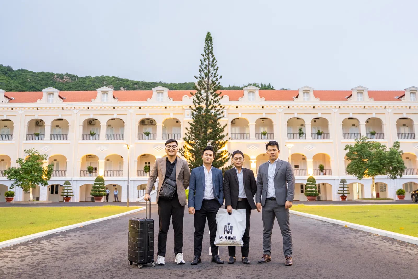 Mon Amie may đồng phục cho PV GAS