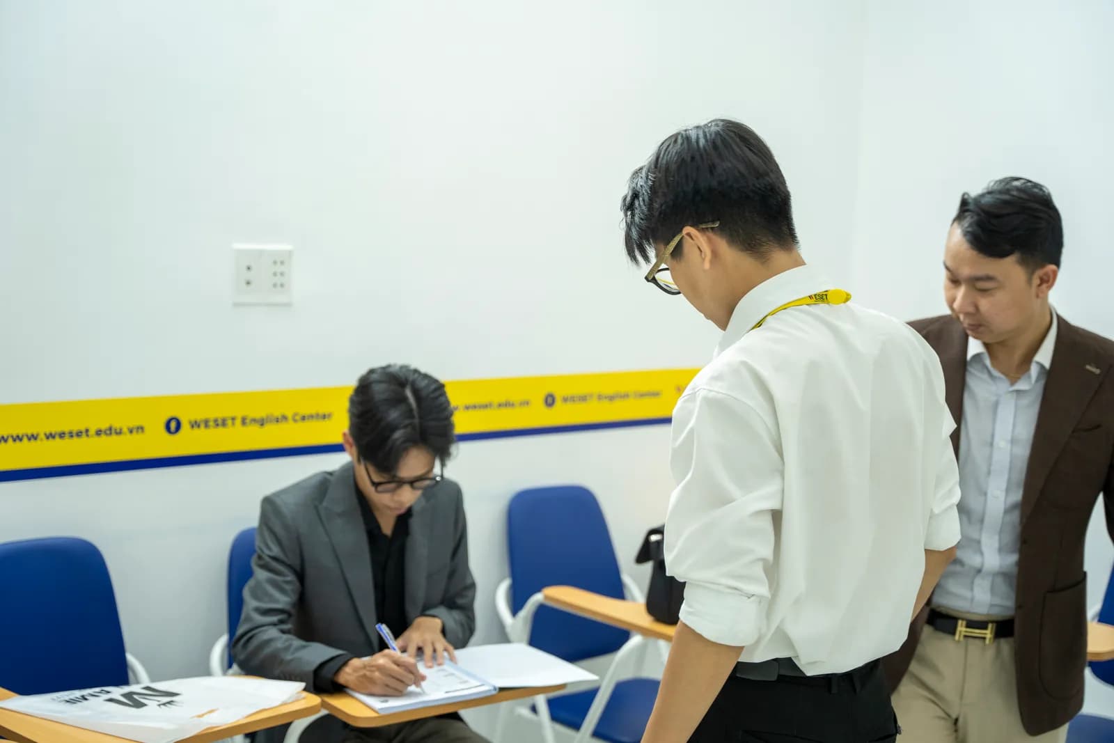 Mon Amie may đồng phục cho Weset English Center