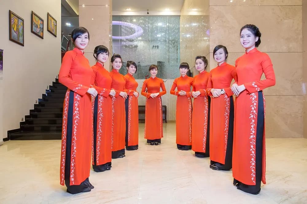 Áo đồng phục công ty: chọn chất liệu và cách in logo