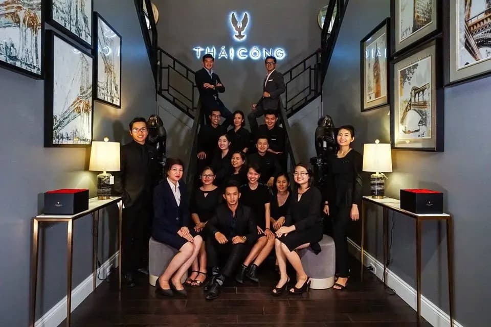 Chọn vải may đồng phục: thành phần, trọng lượng và độ bền màu