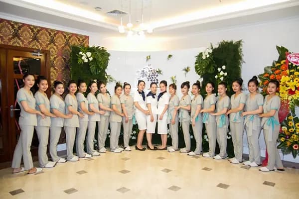 May đồng phục spa: chọn vải, kiểu dáng và chi tiết cần lưu ý