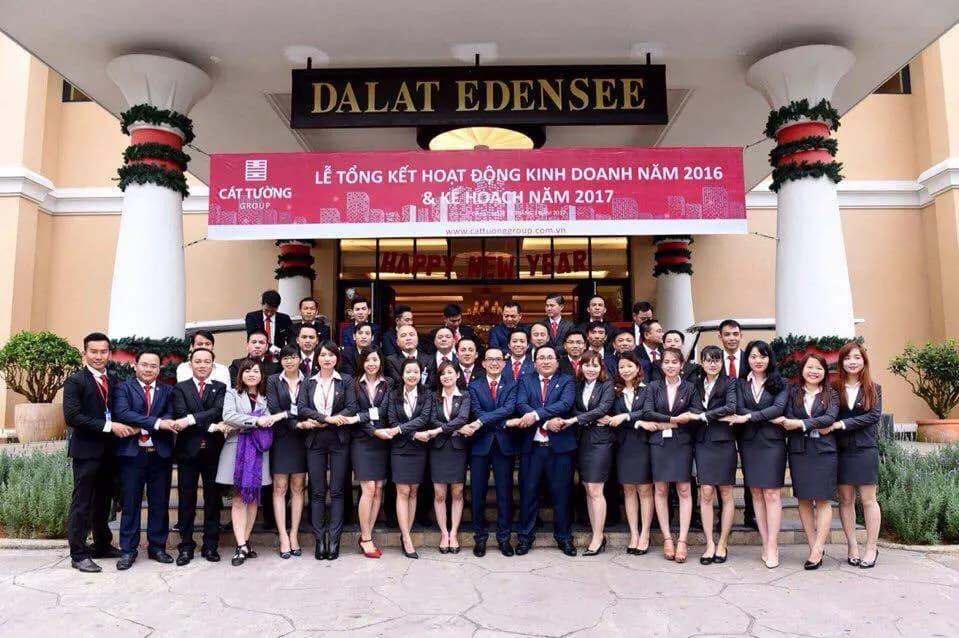 May đồng phục veston cho doanh nghiệp: cách chạy một đơn lớn