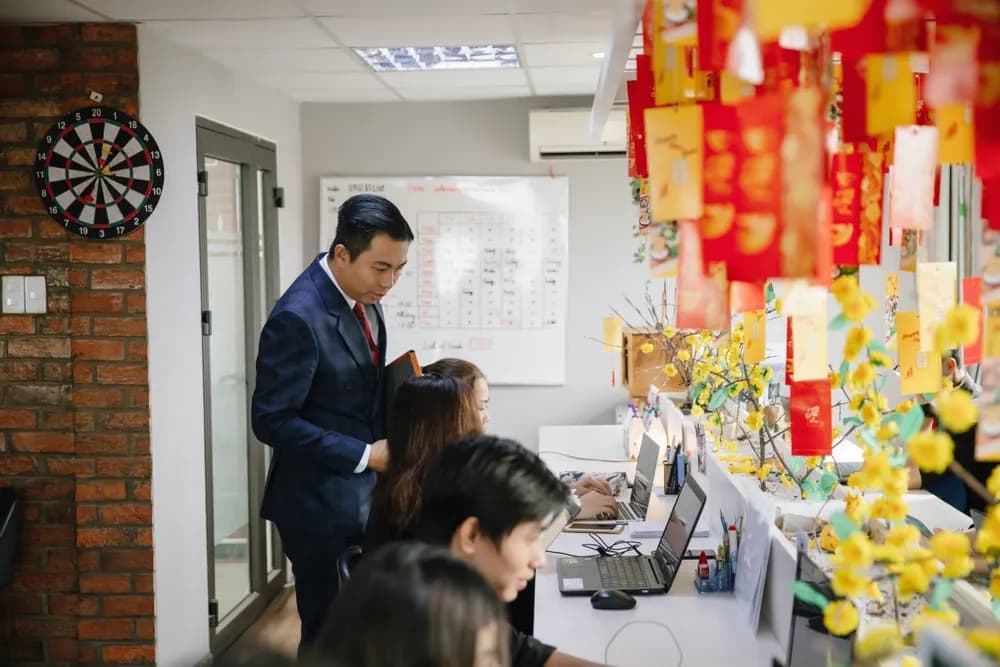 Dịch vụ may vest tại nhà: khi nào nên chọn?