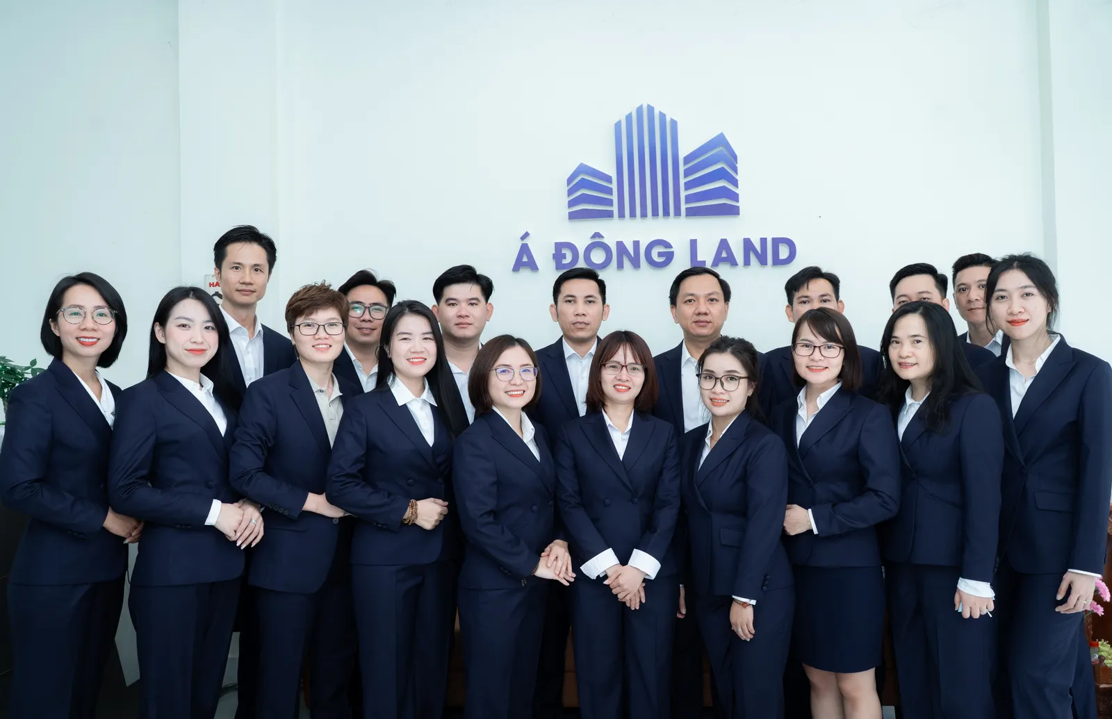 Mon Amie may đồng phục cho Á Đông Land — 1/51