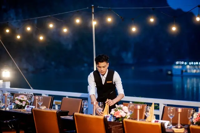 Mon Amie may đồng phục cho Bài Thơ Hạ Long — 2/6