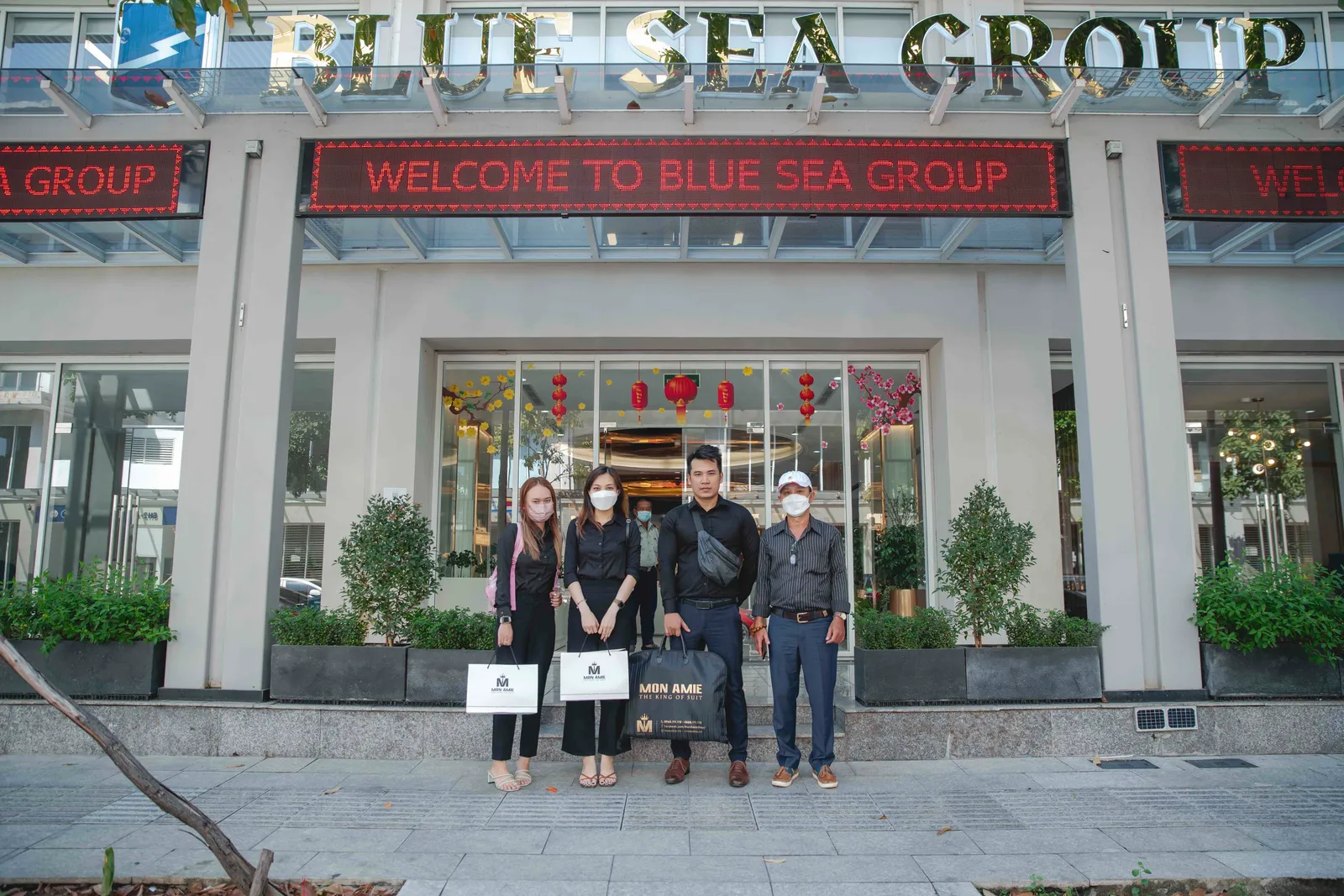 Mon Amie may đồng phục cho Blue Sea Group — 1/14