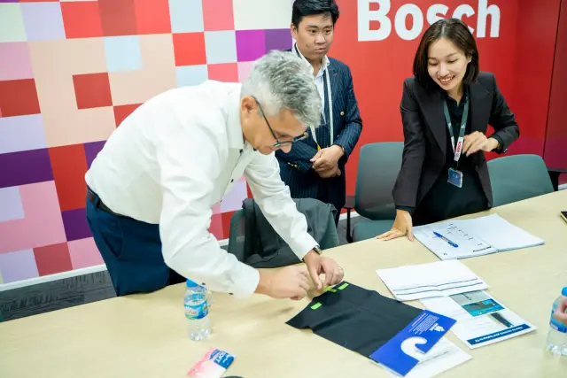Mon Amie may đồng phục cho BOSCH — 29/71