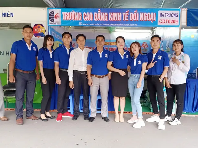 Mon Amie may đồng phục cho Cao đẳng Kinh tế Đối ngoại — 3/6