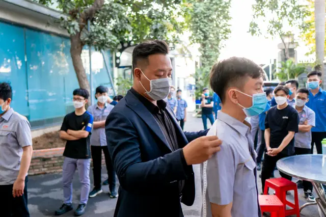 Mon Amie may đồng phục cho Central Tech Việt Nam — 2/18
