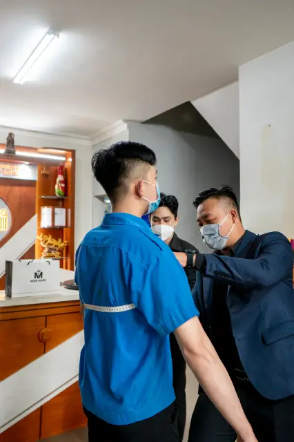 Mon Amie may đồng phục cho Central Tech Việt Nam — 9/18