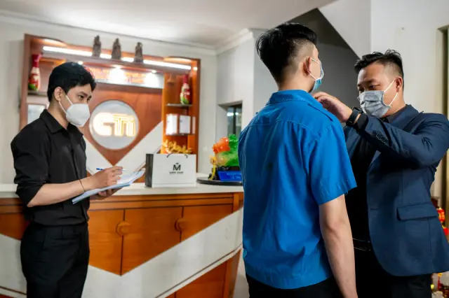 Mon Amie may đồng phục cho Central Tech Việt Nam — 10/18