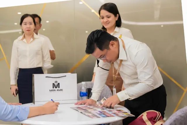 Mon Amie may đồng phục cho Đại Quang Minh — 3/24