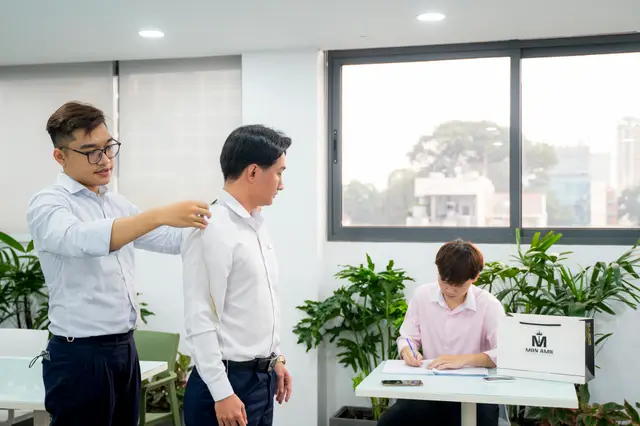 Mon Amie may đồng phục cho ERAS Group — 2/23