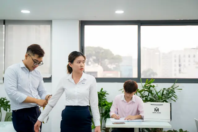 Mon Amie may đồng phục cho ERAS Group — 4/23