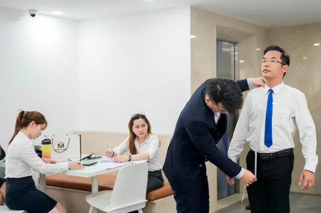 Mon Amie may đồng phục cho ERAS Group — 5/23
