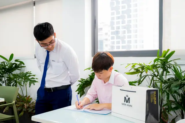 Mon Amie may đồng phục cho ERAS Group — 7/23