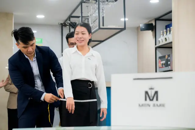 Mon Amie may đồng phục cho ERAS Group — 16/23