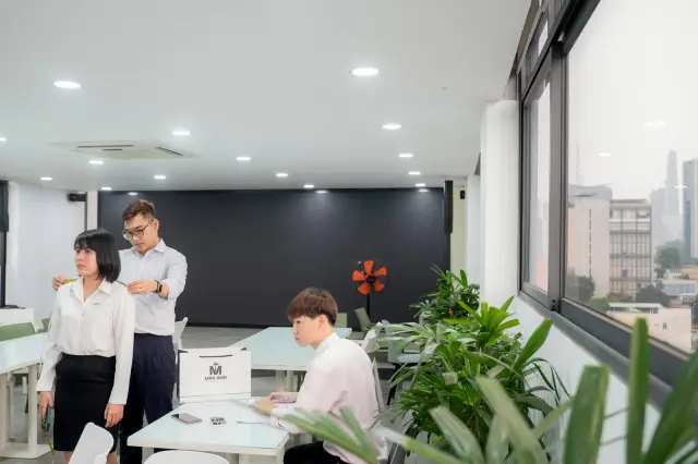 Mon Amie may đồng phục cho ERAS Group — 20/23