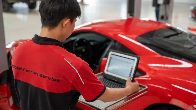Mon Amie may đồng phục cho Ferrari — 2/6
