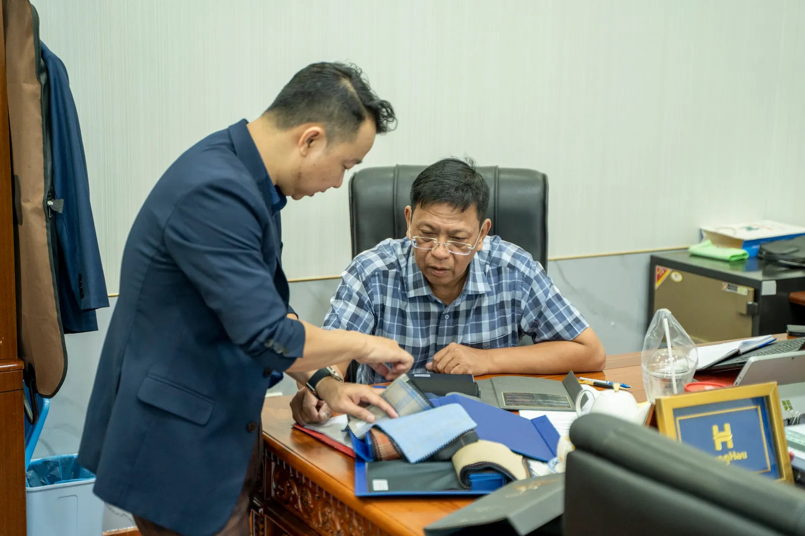 Mon Amie đến công ty tư vấn trực tiếp