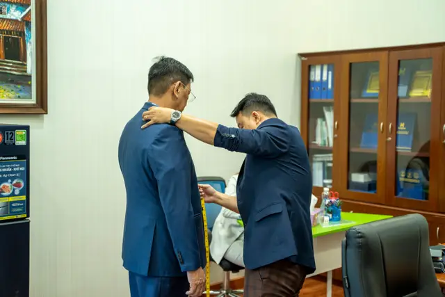 Mon Amie may đồng phục cho Hùng Hậu — 7/15