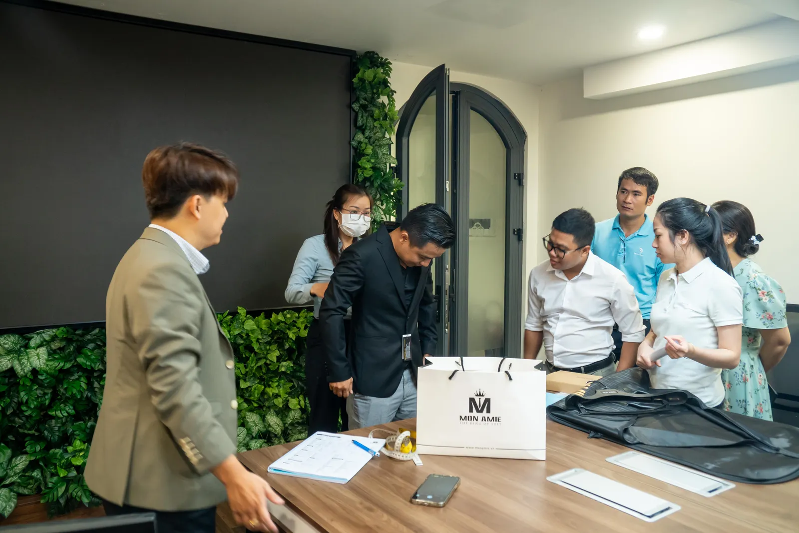 Mon Amie may đồng phục cho Công ty Nhà Bến Thành — 1/7