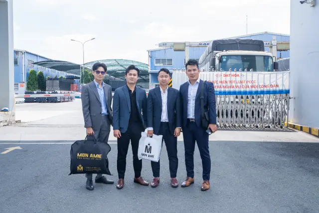 Mon Amie may đồng phục cho Nhựa Đạt Hòa — 2/95
