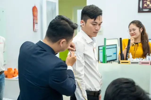 Mon Amie may đồng phục cho Nhựa Đạt Hòa — 17/95