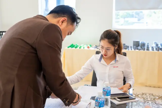 Mon Amie may đồng phục cho Nhựa Đạt Hòa — 94/95