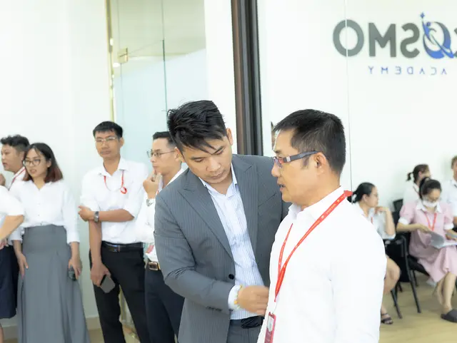 Mon Amie may đồng phục cho Royal Group — 3/25