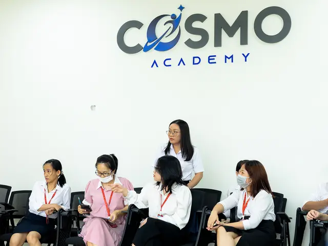 Mon Amie may đồng phục cho Royal Group — 4/25