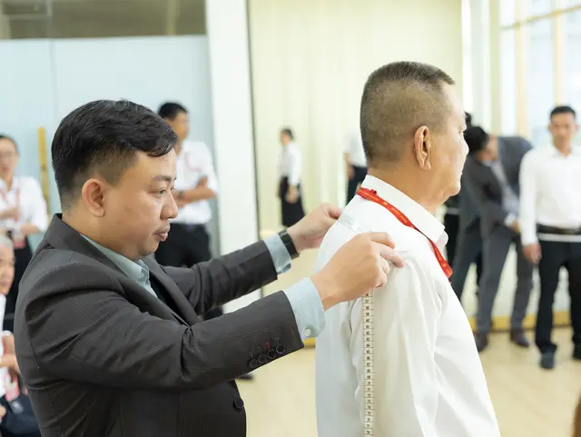 Mon Amie may đồng phục cho Royal Group — 7/25