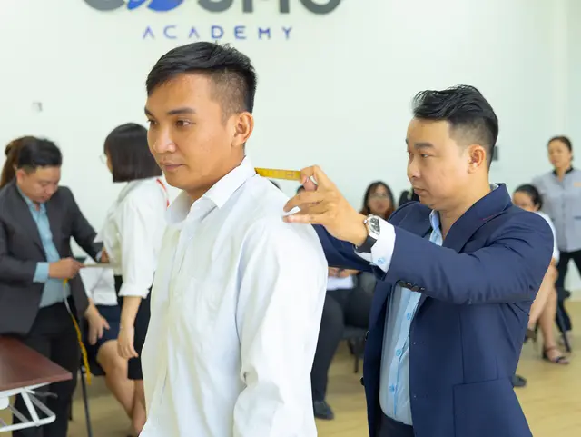 Mon Amie may đồng phục cho Royal Group — 8/25