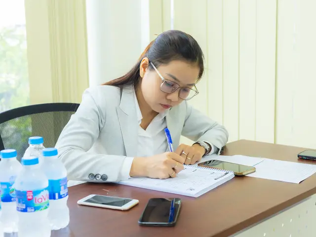Mon Amie may đồng phục cho Royal Group — 9/25