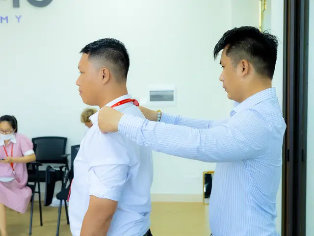Mon Amie may đồng phục cho Royal Group — 10/25