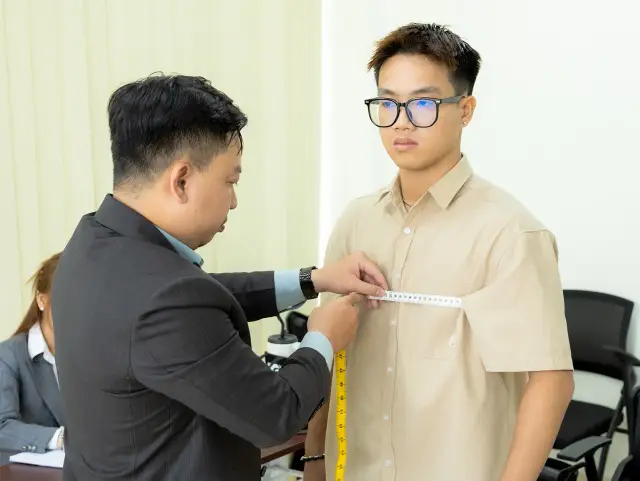Mon Amie may đồng phục cho Royal Group — 15/25