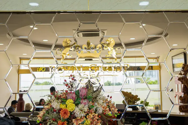 Mon Amie may đồng phục cho Royal Group — 18/25