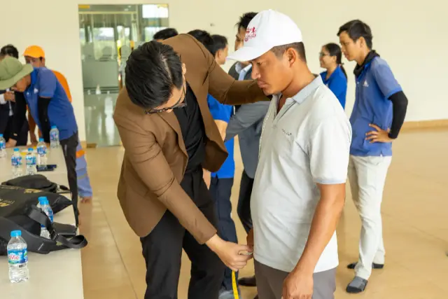 Mon Amie may đồng phục cho Royal Group — 19/25