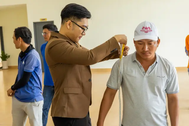 Mon Amie may đồng phục cho Royal Group — 20/25