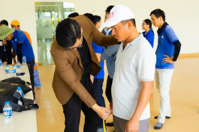 Mon Amie may đồng phục cho Royal Group — 22/25
