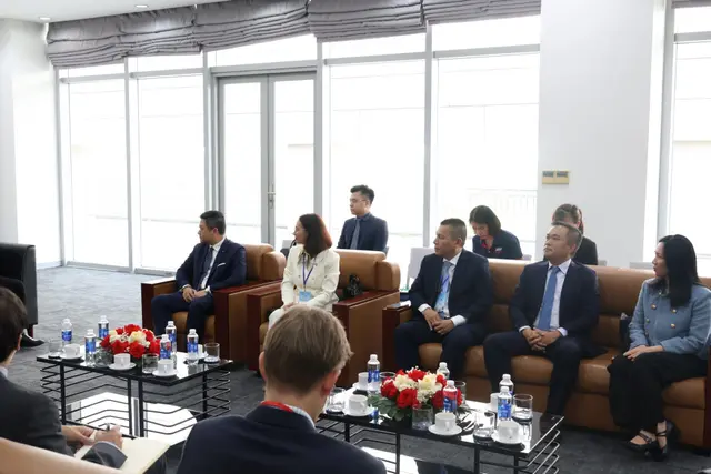 Mon Amie may đồng phục cho Trung tâm CMCN 4.0 TP.HCM — 3/5