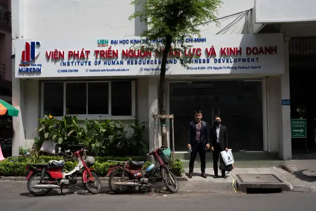 Mon Amie may đồng phục cho Viện Phát triển Nguồn nhân lực và Kinh doanh — UEH — 25/32