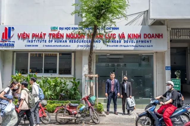 Mon Amie may đồng phục cho Viện Phát triển Nguồn nhân lực và Kinh doanh — UEH — 32/32