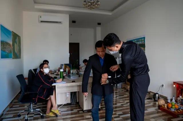 Mon Amie may đồng phục cho VNS — 4/7