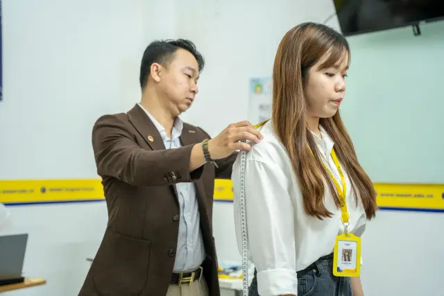 Mon Amie may đồng phục cho Weset English Center — 30/35